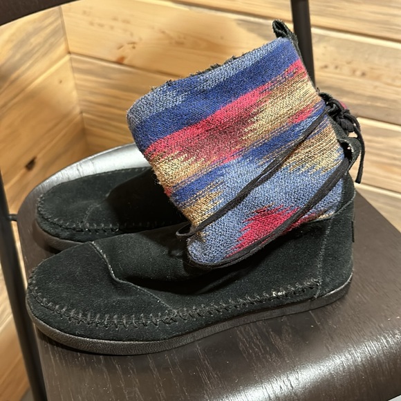 TOMS Winter Suede Leather Boots! - Picture 2 of 6